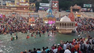 Photo of दुर्लभ योग…गंगा स्नान को हरिद्वार में उमड़ा आस्था का सैलाब