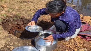 Photo of भीषण गर्मी के बीच महाराष्ट्र के अमरावती में जल संकट, गंदा पानी पीने को मजबूर लोग