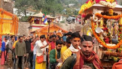 Photo of बाबा केदार चले अपने धाम: दूसरे पड़ाव के लिए किया डोली ने प्रस्थान