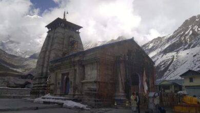 Photo of उत्तराखंड: बदरीनाथ- केदारनाथ में हुई बारिश, ऊंची पहाड़ियों पर हिमपात हुआ