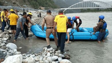 Photo of उत्तराखंड में हादसा: चमोली-लंगासू में राफ्ट पलटी, एसडीआरएफ ने किया चार का रेस्क्यू