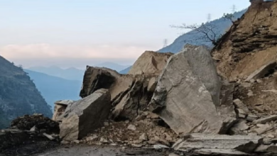 Photo of  कैलाश मानसरोवर यात्रा मार्ग में टूटकर गिरा पहाड़, आवाजाही ठप, फंसी गाड़ियां