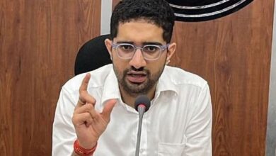 Photo of वाराणसी में खराब ईंटों से हो रहा था स्कूल का निर्माण, सीडीओ के निरीक्षण में खुली पोल