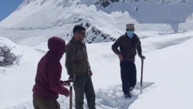 Photo of हिमाचल: रिकॉर्ड 24 घंटे में बीआरओ ने बारालाचा दर्रे से हटाई बर्फ
