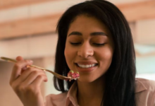 Photo of सोने से कितनी देर पहले कर लेना चाहिए डिनर? गलत समय पर खाना बन सकता है बीमारी की वजह