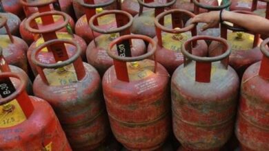 Photo of हरियाणा में LPG सिलेंडरों की कालाबाजारी…अवैध उपयोग पर 8 FIR दर्ज
