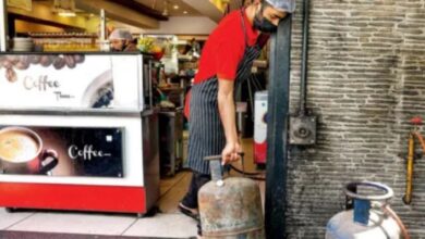 Photo of LPG गैस की कमी से मुंबई के होटलों पर संकट, कई रेस्टोरेंट बंद