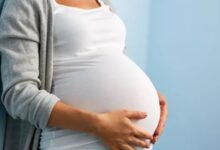 Photo of क्या ये संभव है? एक ही समय पर महिला 2 पुरुषों से हुई गर्भवती