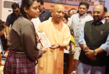 Photo of लखनऊ विश्वविद्यालय में पुस्तक महोत्सव, सीएम योगी छात्रों से बोले- पाठ्यक्रम के साथ अच्छी किताबें खरीदें